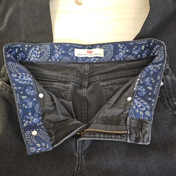 Levi's Women's 525 Perfect Waist Straight Leg Black Jeans 28 x 28 Black Tab - Picture 4 of 16